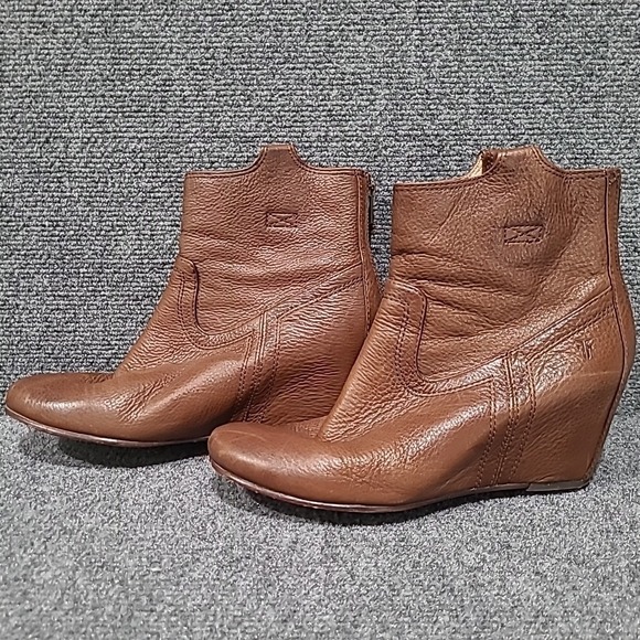 Frye Carson Hidden wedge Ankle Booties Women's  Sz 8.5 Brown Leather Zip Western - Picture 1 of 12
